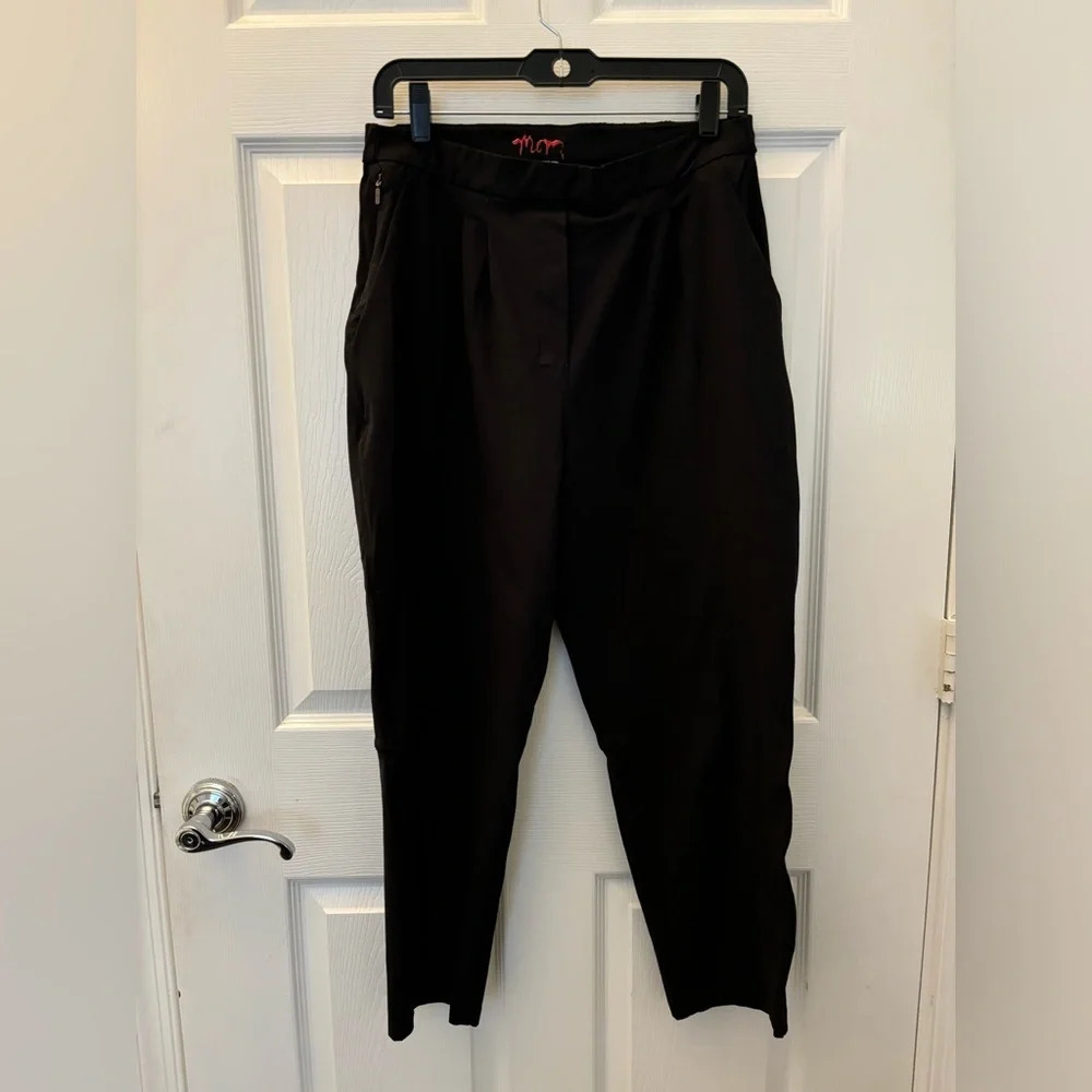 Lululemon Essential High-Rise Trouser
Black - Picture 5 of 9
